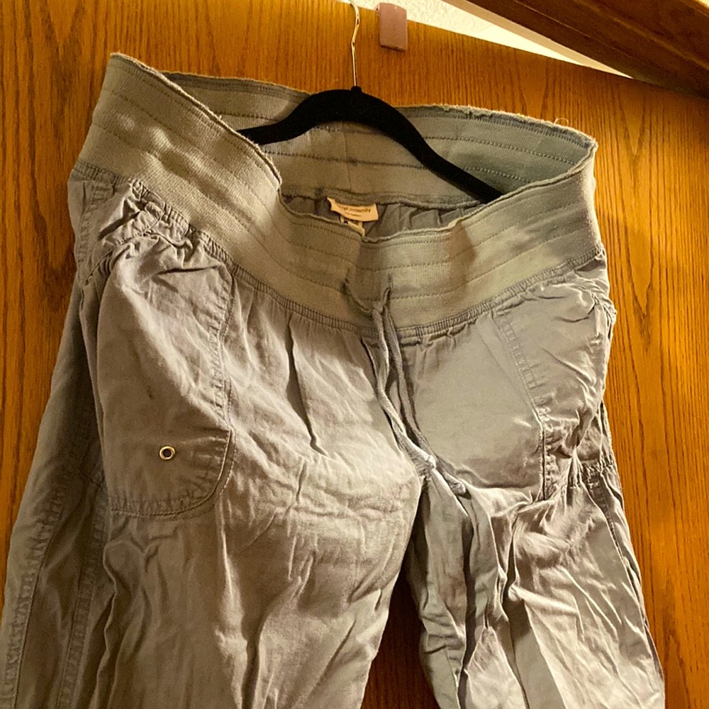Maternity capri pants